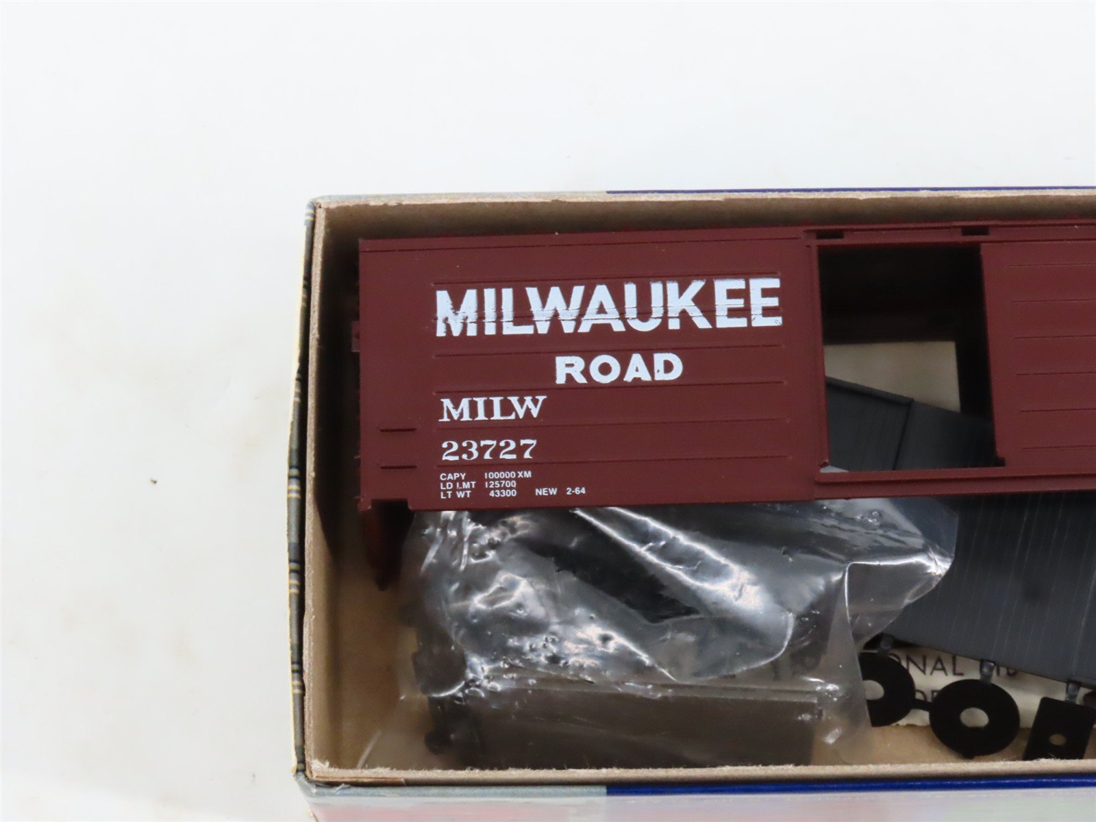 LOT of 3 HO Scale Roundhouse Walthers MDC Kits MILW Milwaukee Road 40' Box Cars
