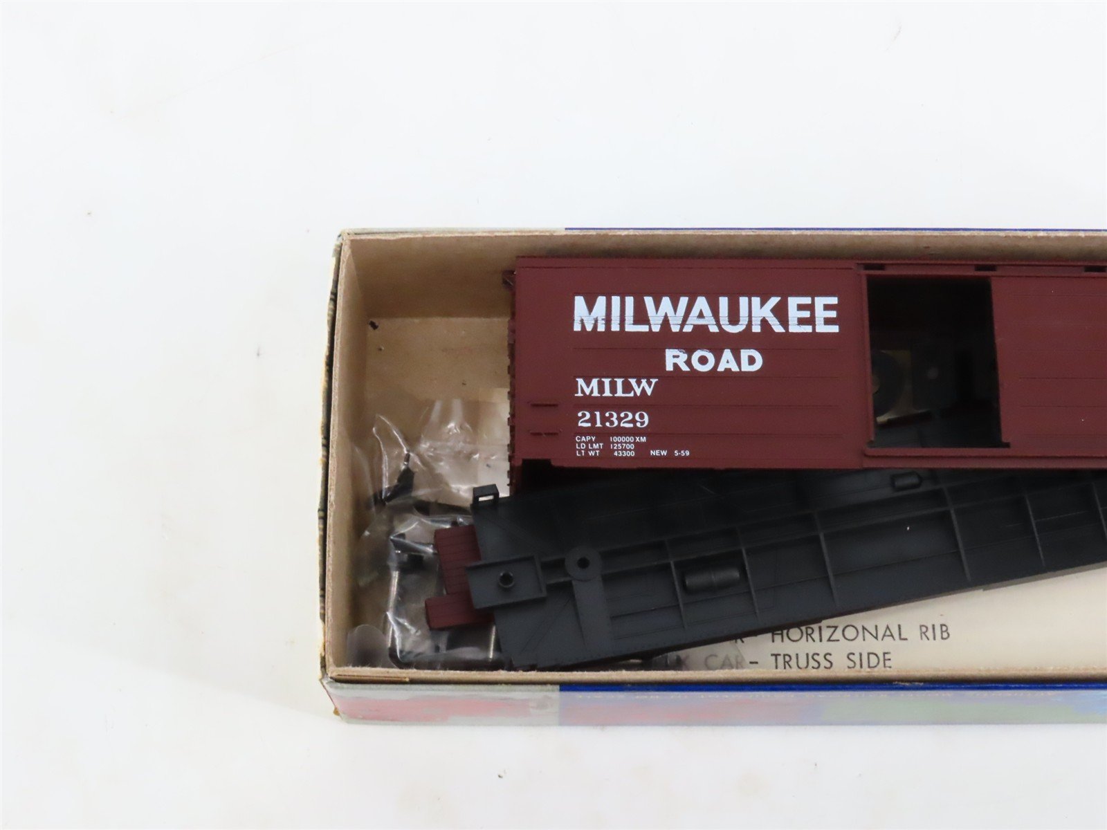 LOT of 3 HO Scale Roundhouse Walthers MDC Kits MILW Milwaukee Road 40' Box Cars