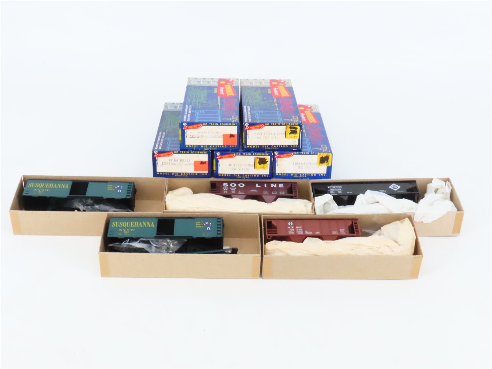 LOT of 5 HO Scale Roundhouse MDC Kits NYSW/ERIE/ATSF/SOO Hoppers & Box Cars