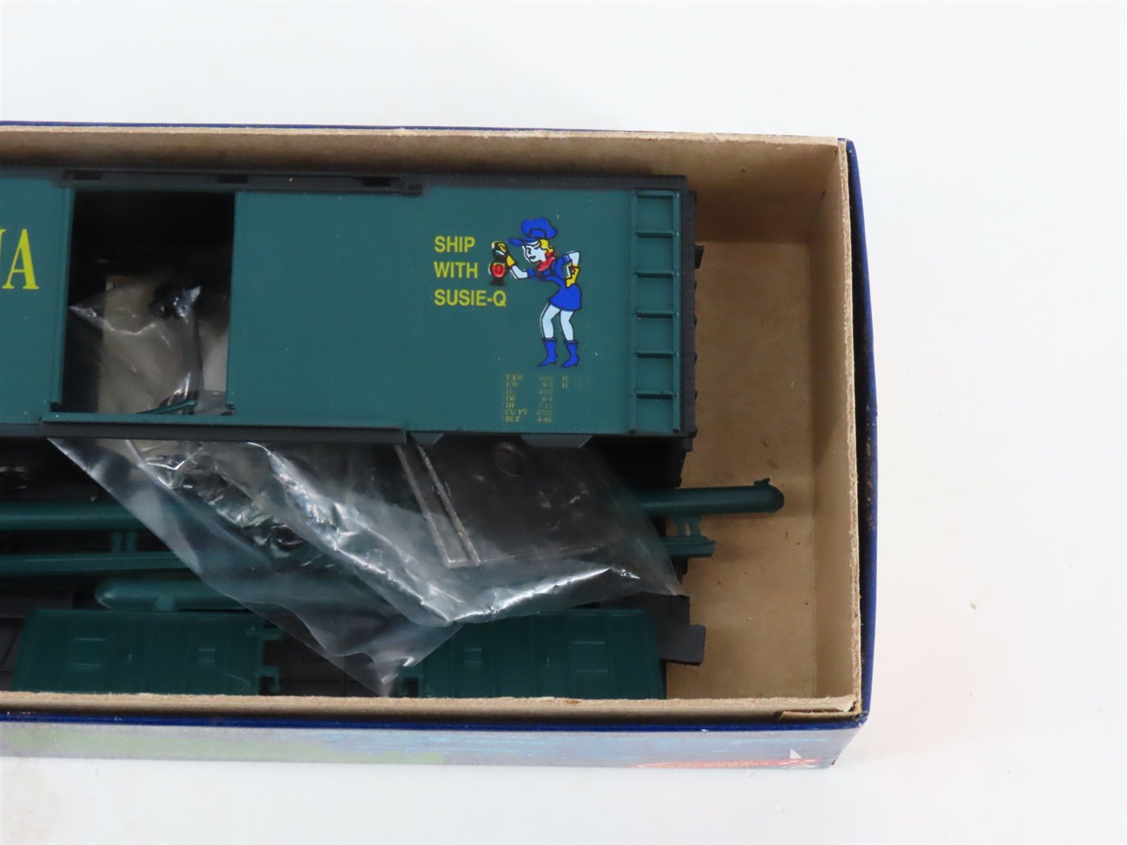 LOT of 5 HO Scale Roundhouse MDC Kits NYSW/ERIE/ATSF/SOO Hoppers & Box Cars