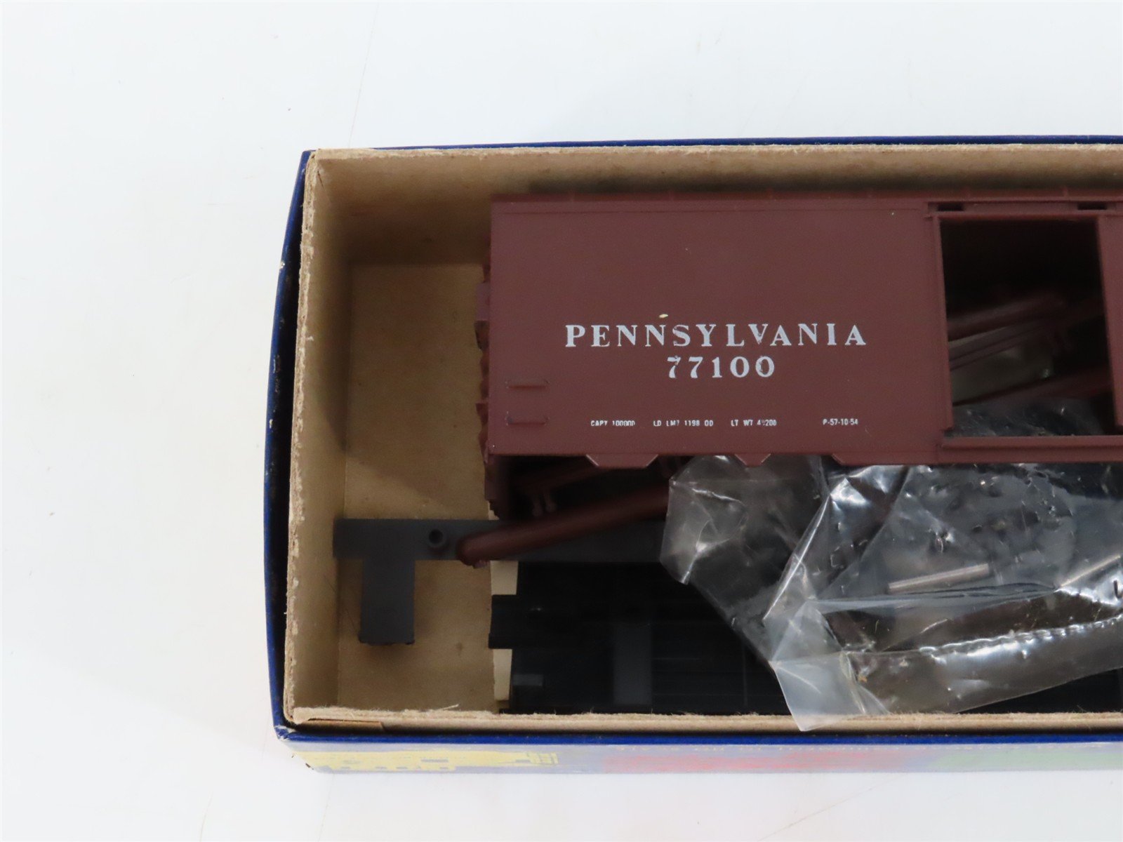 LOT of 4 HO Roundhouse MDC Kits PRR Pennsylvania Reefer, Caboose, & Box Cars