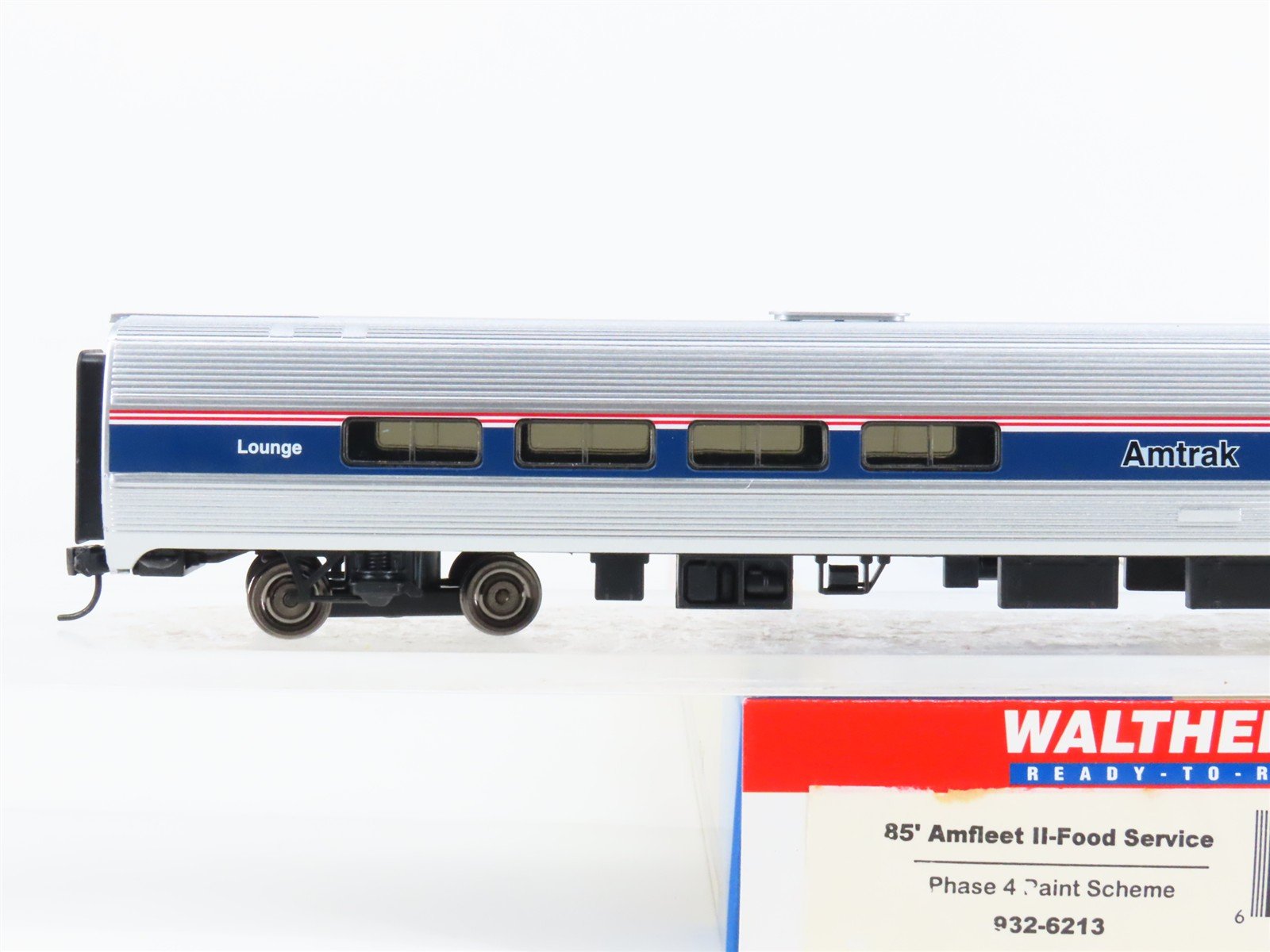 HO Walthers 932-6213 AMTK Amtrak Ph. 4 Amfleet II Food Service Lounge Passenger
