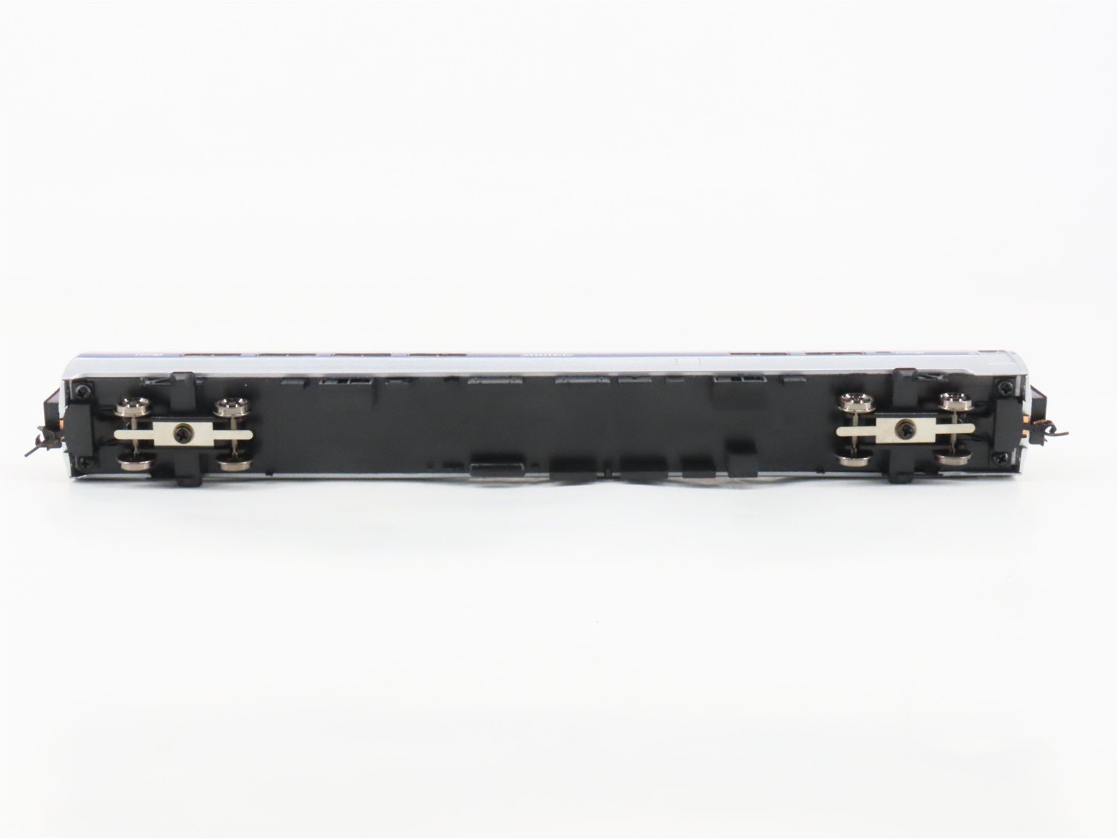 HO Walthers 932-6213 AMTK Amtrak Ph. 4 Amfleet II Food Service Lounge Passenger