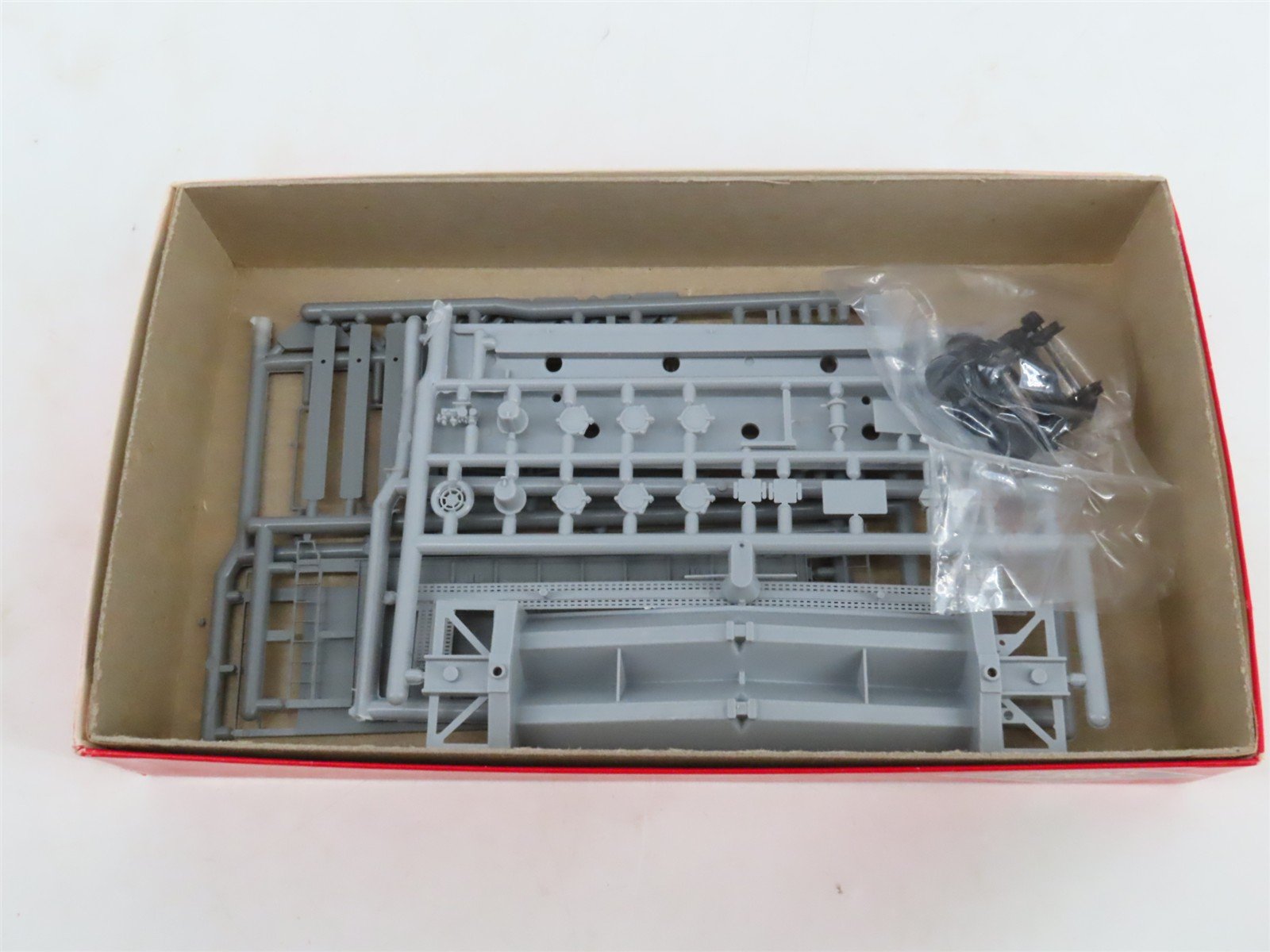 LOT of 5 HO Scale Eastern Car Works Kits Undecorated Gondola, Flat Car & Hoppers