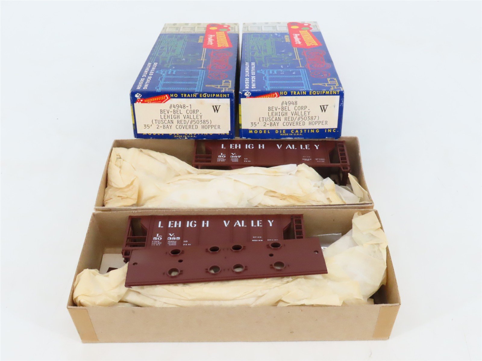 LOT of 2 HO Scale Roundhouse Bev-Bel MDC Kits LV Lehigh Valley 35' 2-Bay Hoppers