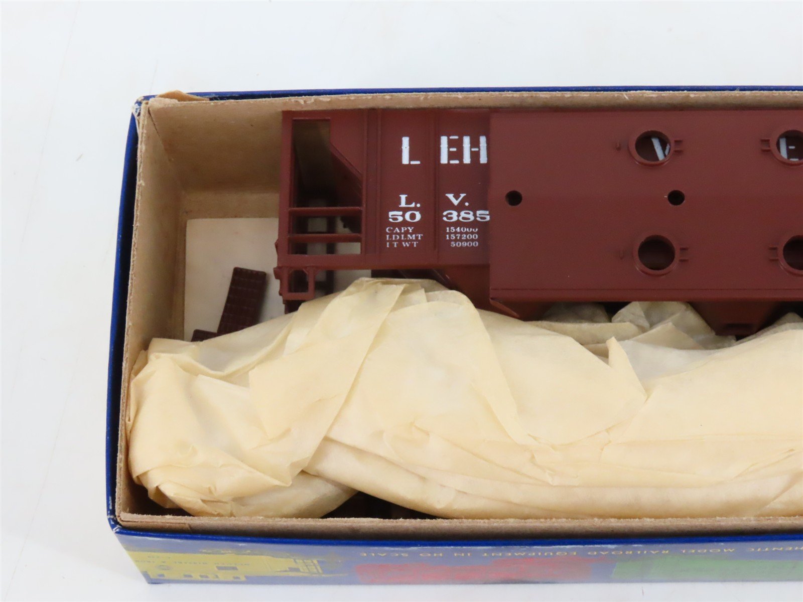 LOT of 2 HO Scale Roundhouse Bev-Bel MDC Kits LV Lehigh Valley 35' 2-Bay Hoppers