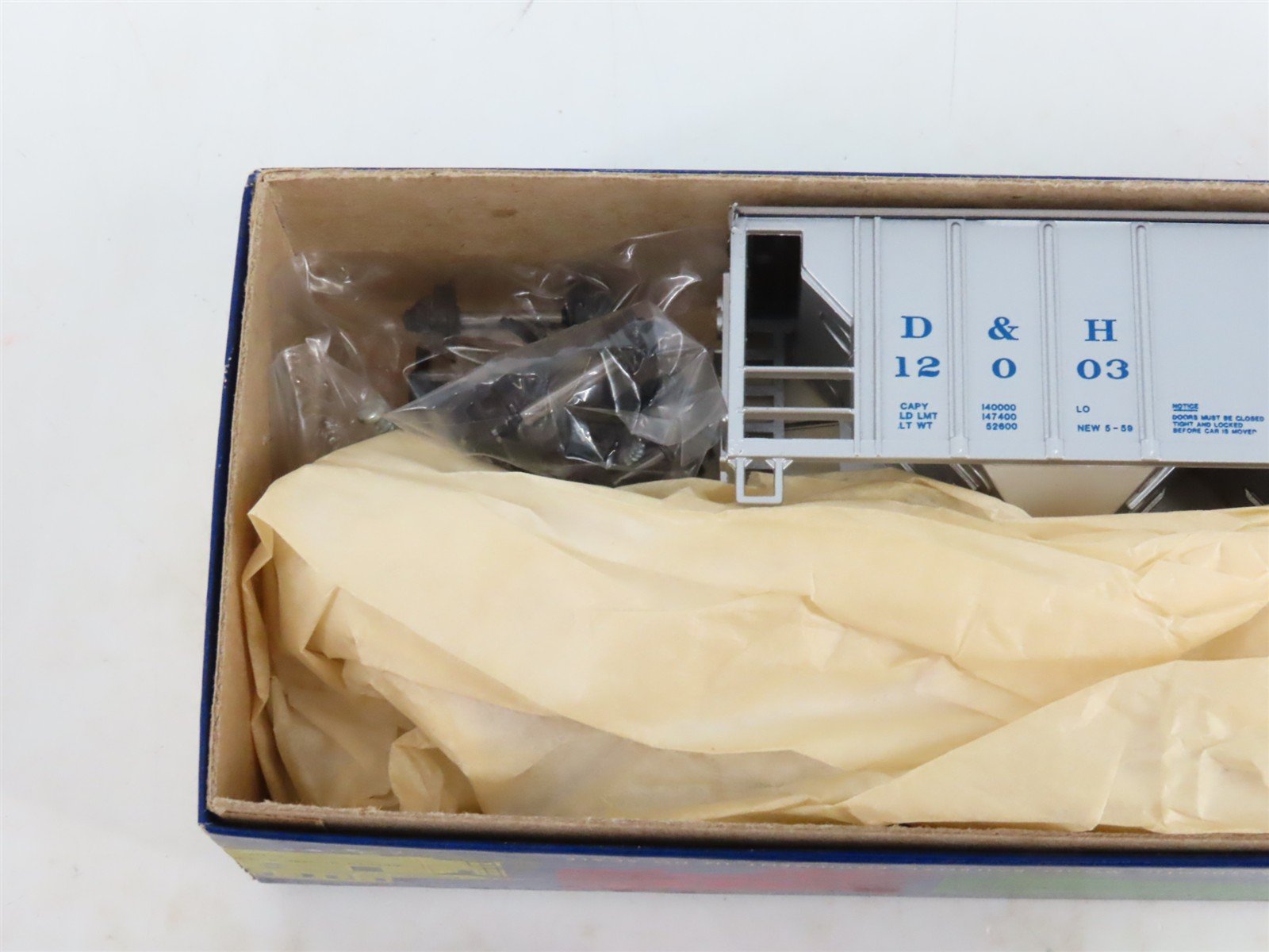 LOT of 2 HO Roundhouse Bev-Bel MDC Kits D&H Delaware & Hudson 35' 2-Bay Hoppers