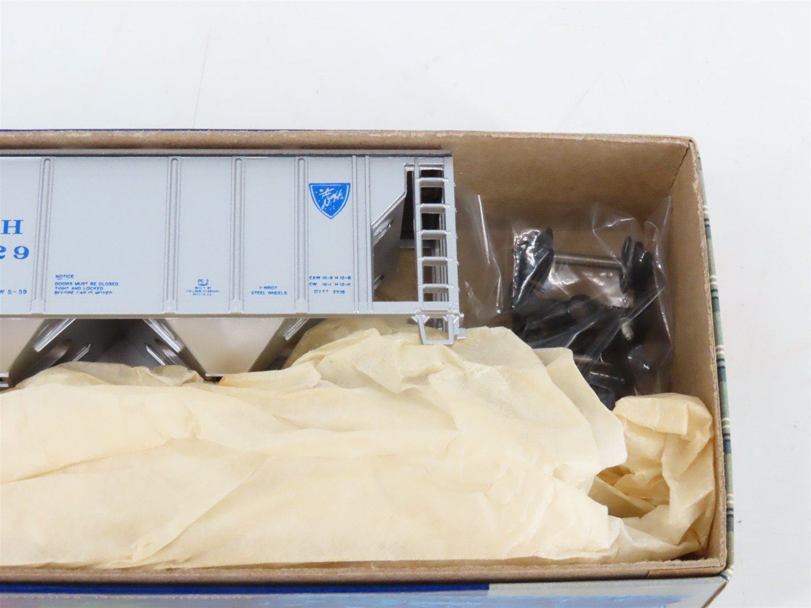 LOT of 2 HO Roundhouse Bev-Bel MDC Kits D&H Delaware & Hudson 35' 2-Bay Hoppers