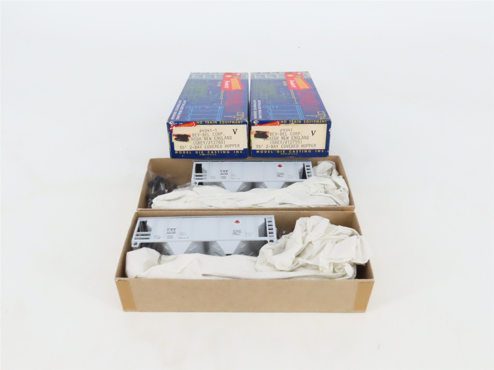 LOT of 2 HO Roundhouse Bev-Bel MDC Kits LNE Lehigh New England 35' 2-Bay Hoppers