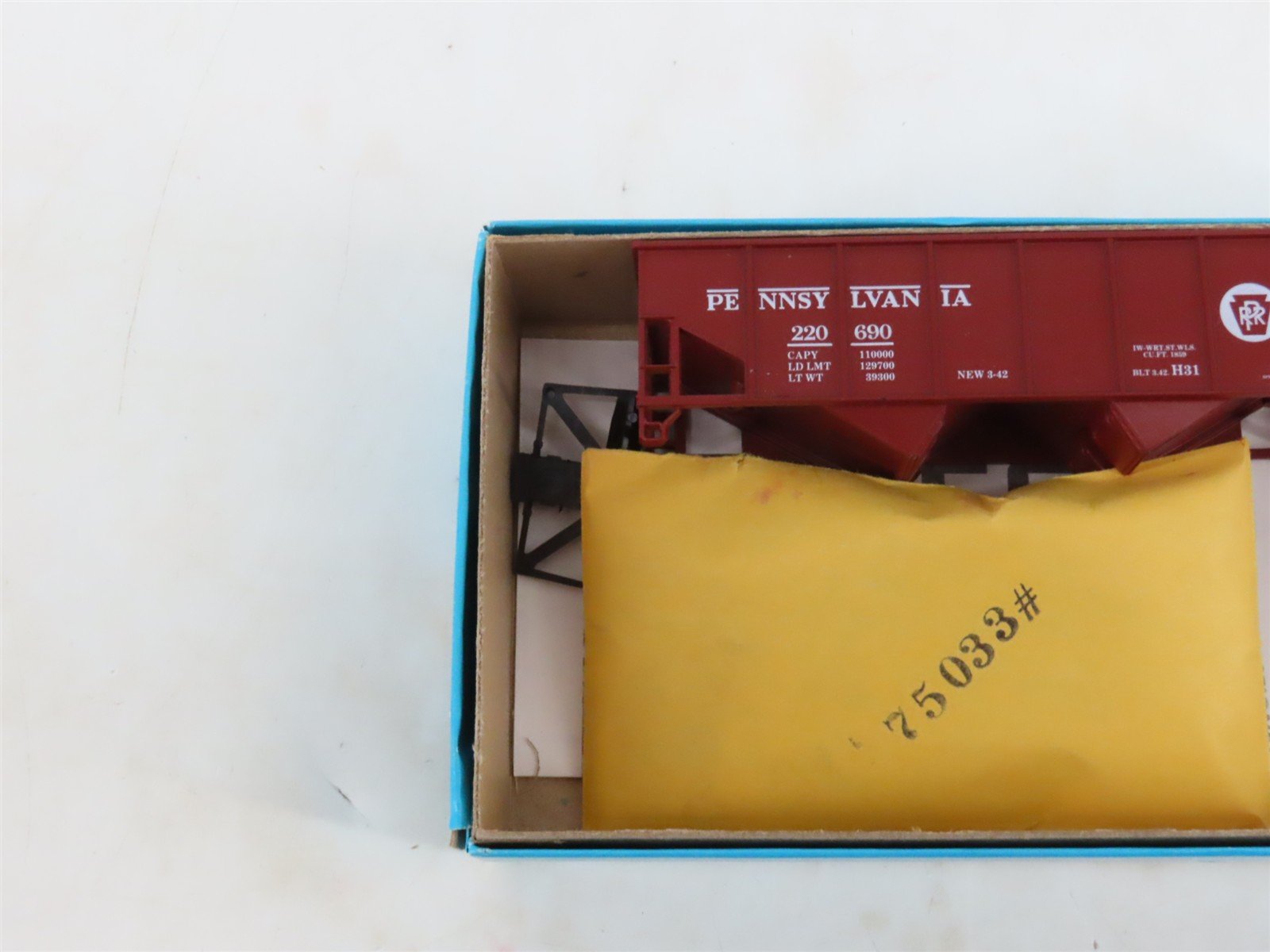 LOT of 4 HO Athearn K&D Hobby Distributors Kits PRR/RDG 34' 2-Bay Hoppers