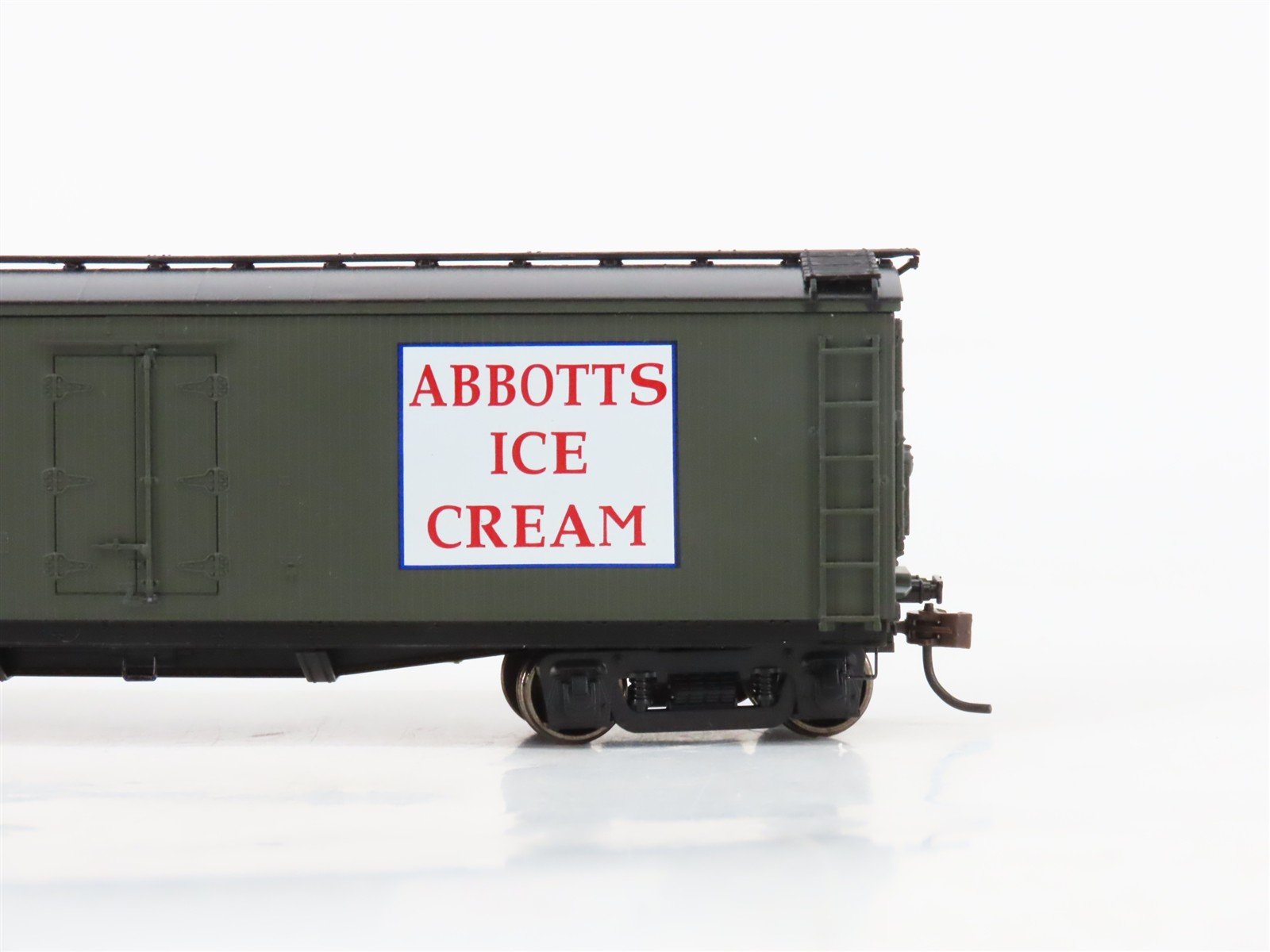 HO Scale Roundhouse 84614 ADX Abbotts Milk & Ice Cream 40' Wood Milk Car #12
