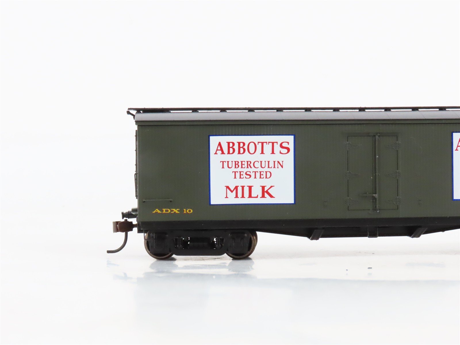 HO Scale Roundhouse 84613 ADX Abbotts Milk & Ice Cream 40' Wood Milk Car #10