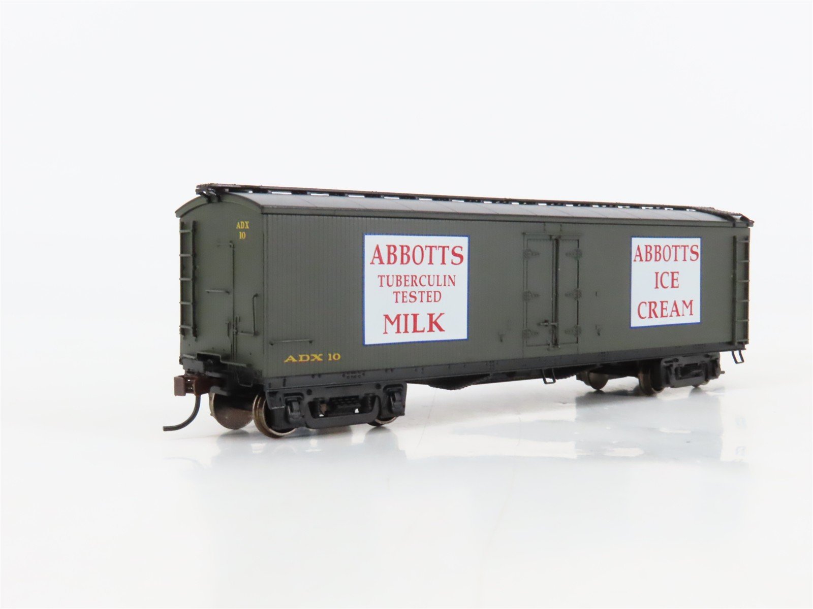 HO Scale Roundhouse 84613 ADX Abbotts Milk & Ice Cream 40' Wood Milk Car #10