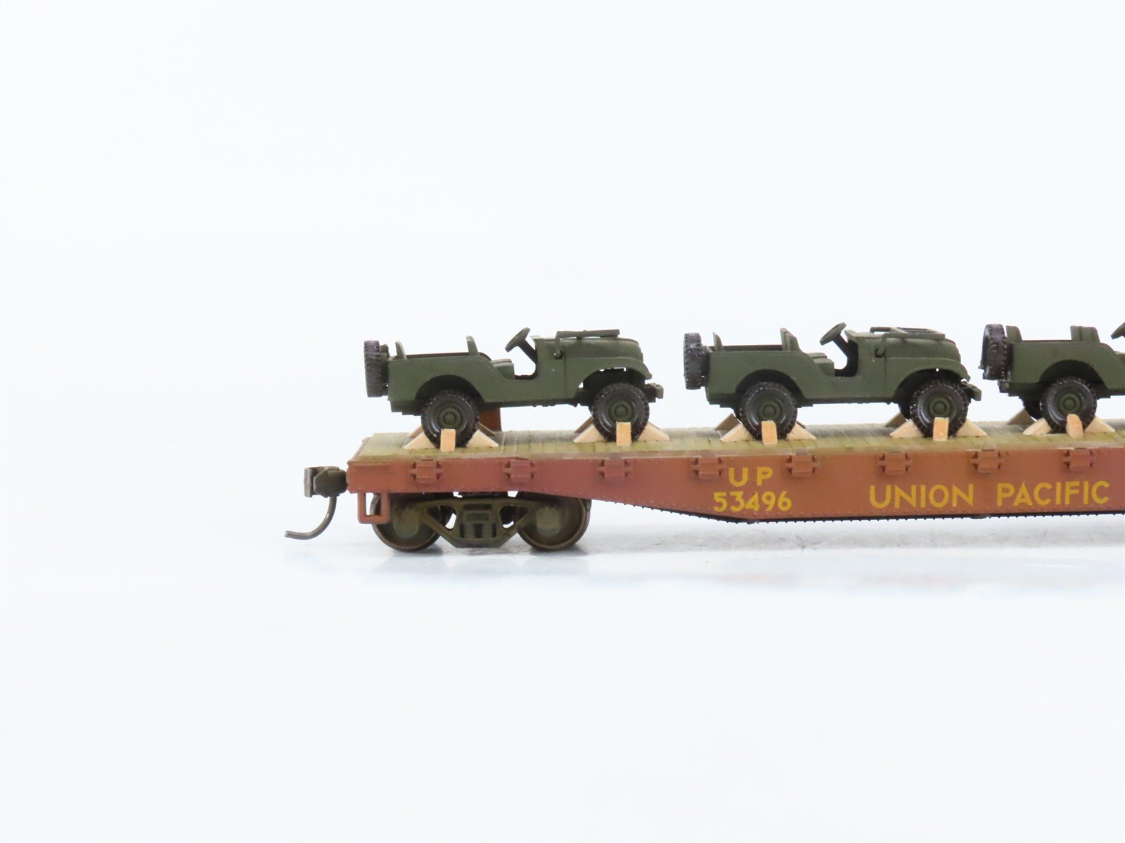 HO Athearn UP Union Pacific Flat Car #53496 - Weathered w/ Custom Army Jeep Load