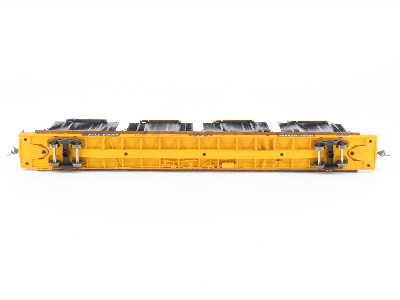 HO Scale FTTX Trailer Train 89' Flatcar #976309 w/Custom Auto Frame Load