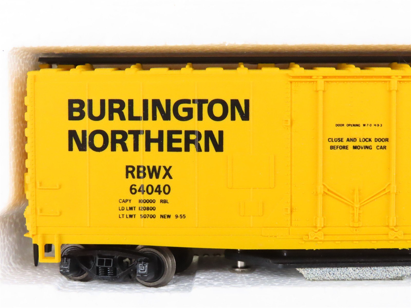 HO Roco RBMX Burlington Northern Reefer Track Cleaning Car #64040 w/Extra Pad
