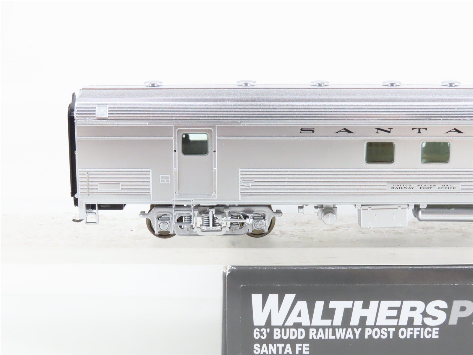 HO Scale Walthers Proto 920-13062 ATSF Santa Fe 63' RPO Passenger Car