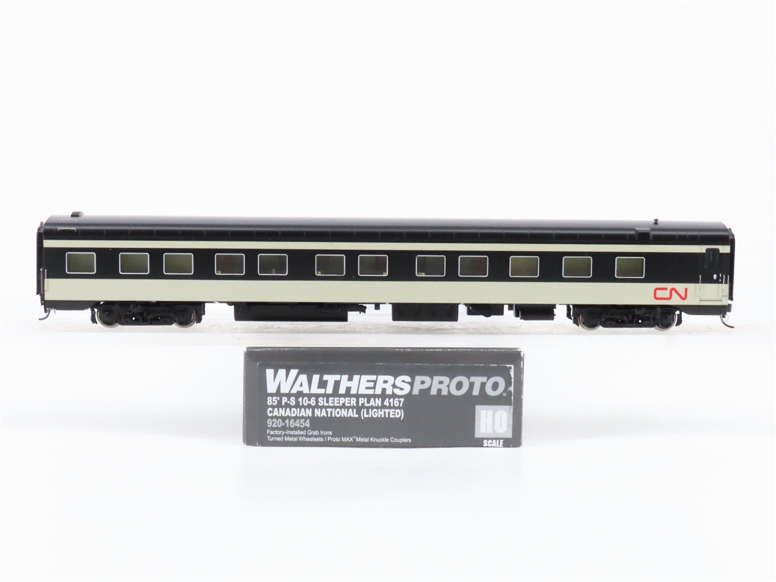HO Walthers Proto 920-16454 CN Canadian National Sleeper Passenger Car w/Lights