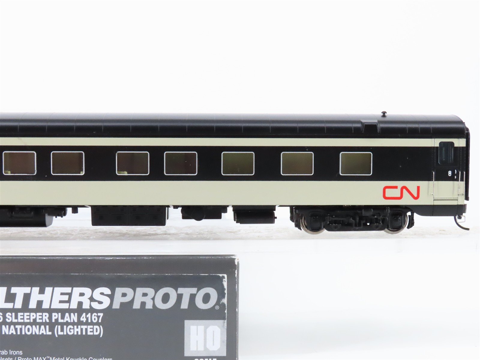 HO Walthers Proto 920-16454 CN Canadian National Sleeper Passenger Car w/Lights