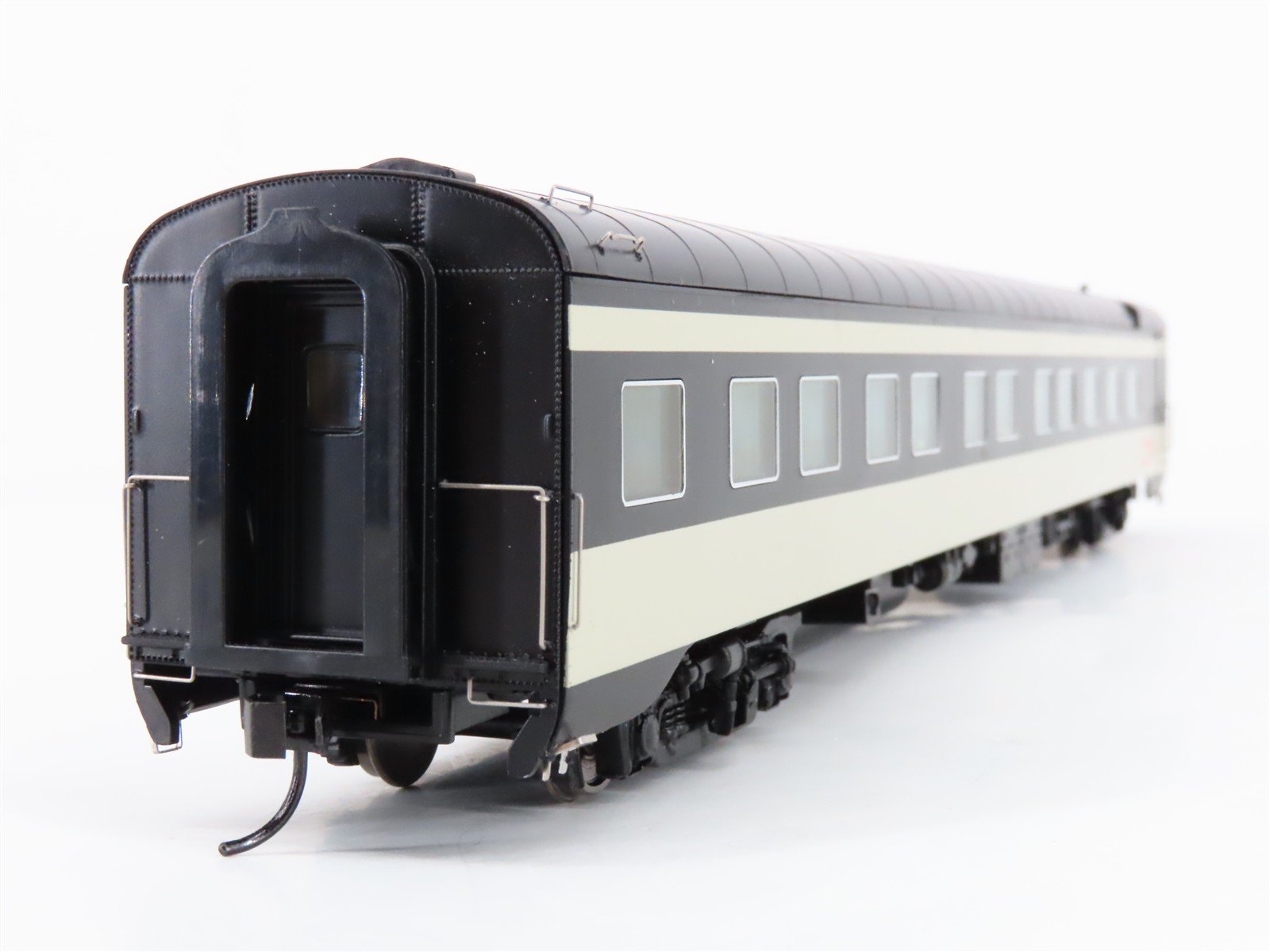 HO Walthers Proto 920-16454 CN Canadian National Sleeper Passenger Car w/Lights