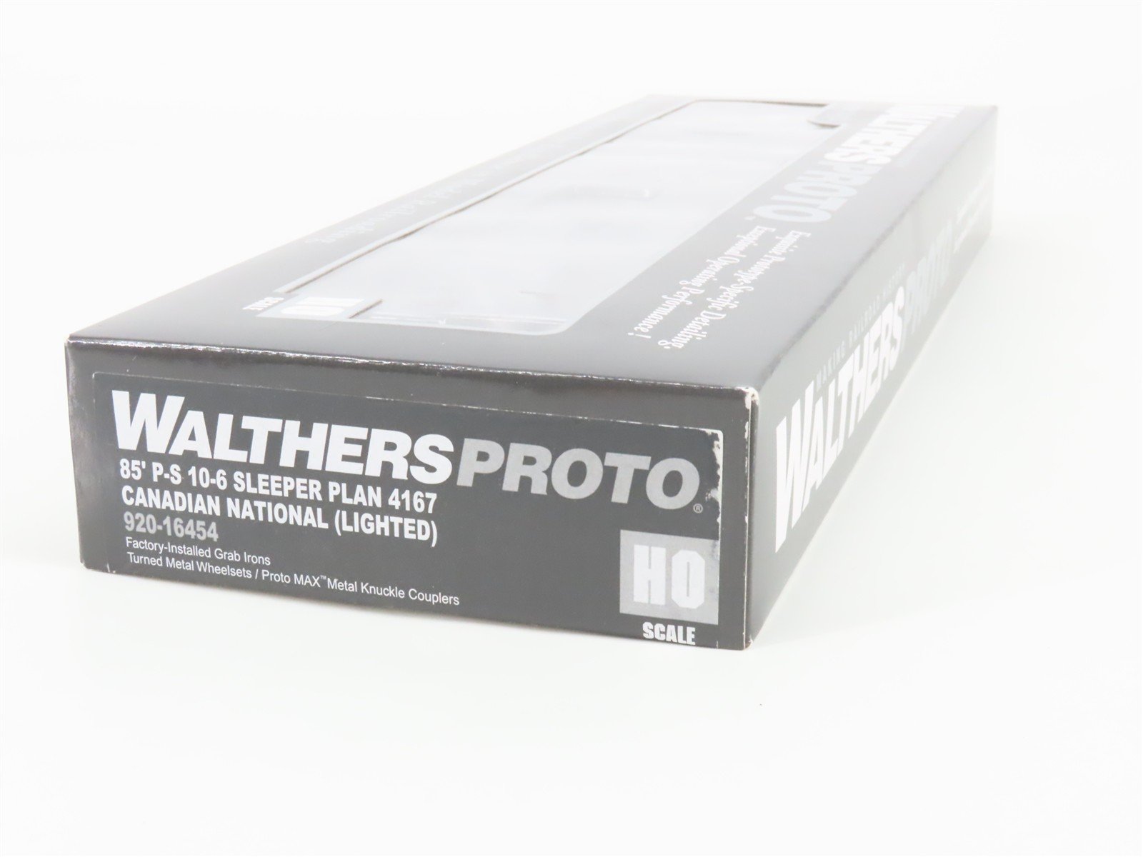 HO Walthers Proto 920-16454 CN Canadian National Sleeper Passenger Car w/Lights