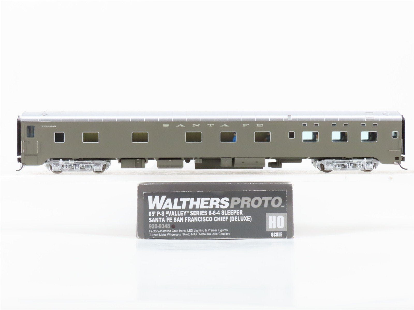 HO Scale Walthers Proto 920-9348 ATSF Santa Fe Sleeper Passenger Car w/Lights