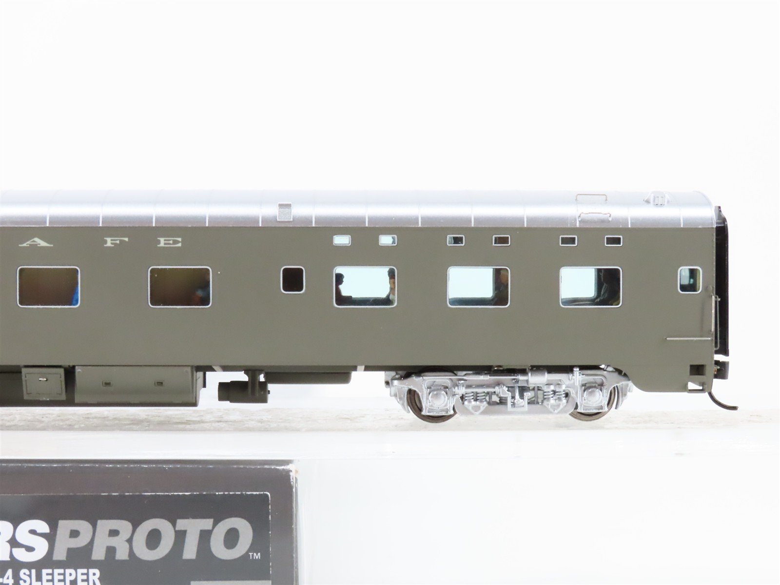 HO Scale Walthers Proto 920-9348 ATSF Santa Fe Sleeper Passenger Car w/Lights