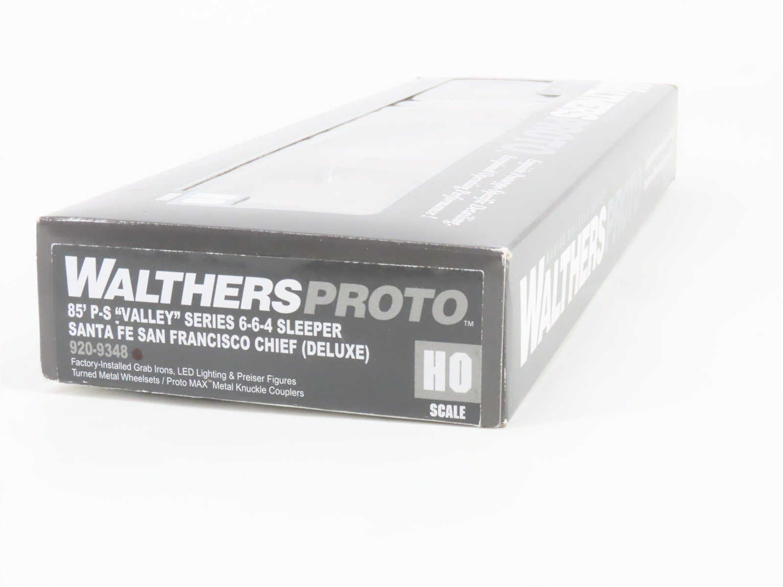 HO Scale Walthers Proto 920-9348 ATSF Santa Fe Sleeper Passenger Car w/Lights