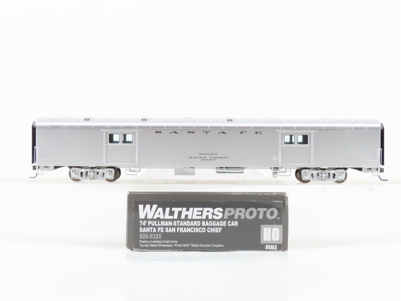 HO Scale Walthers Proto 920-9325 ATSF Santa Fe 74' Baggage Passenger Car