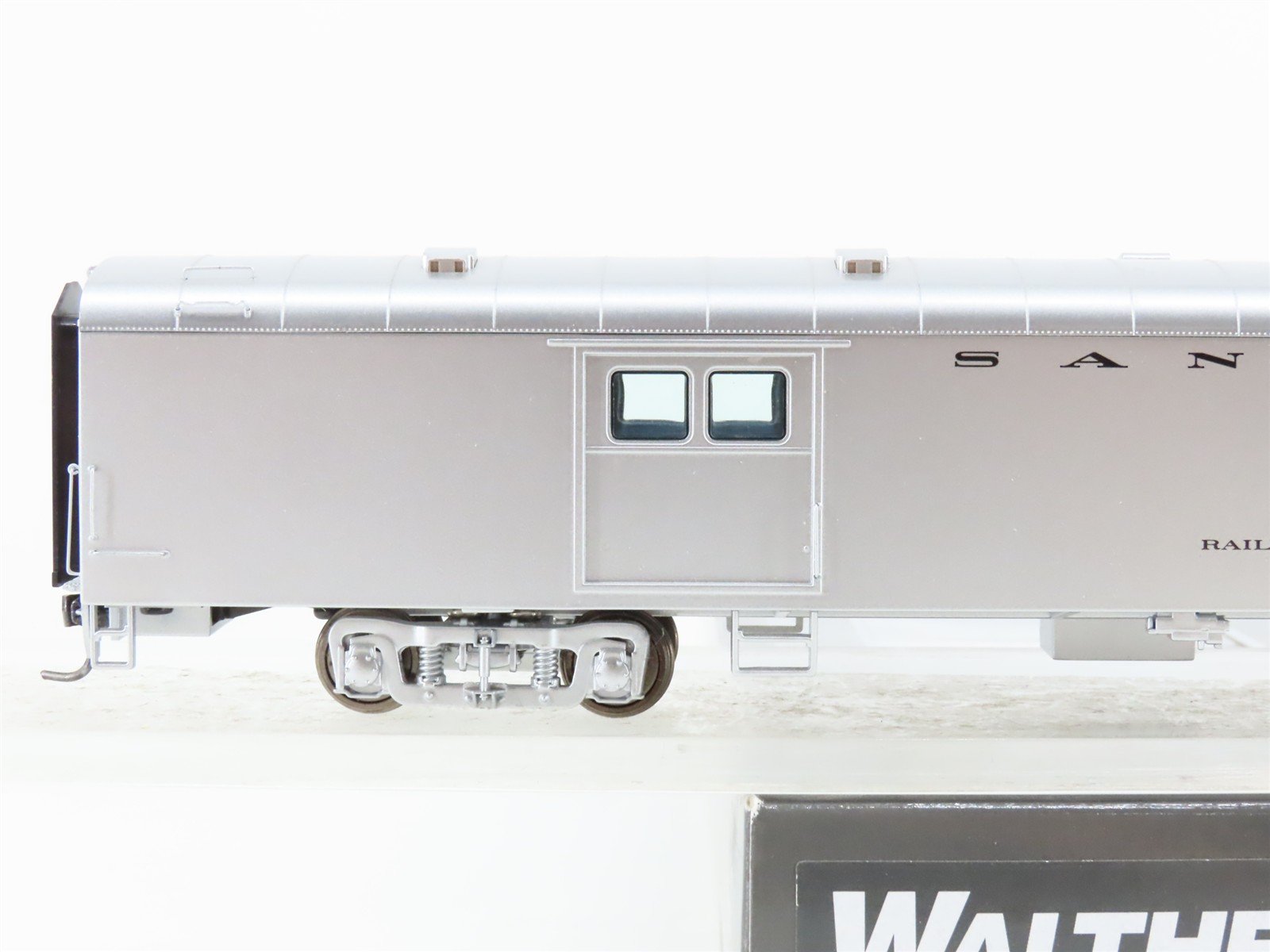 HO Scale Walthers Proto 920-9325 ATSF Santa Fe 74' Baggage Passenger Car