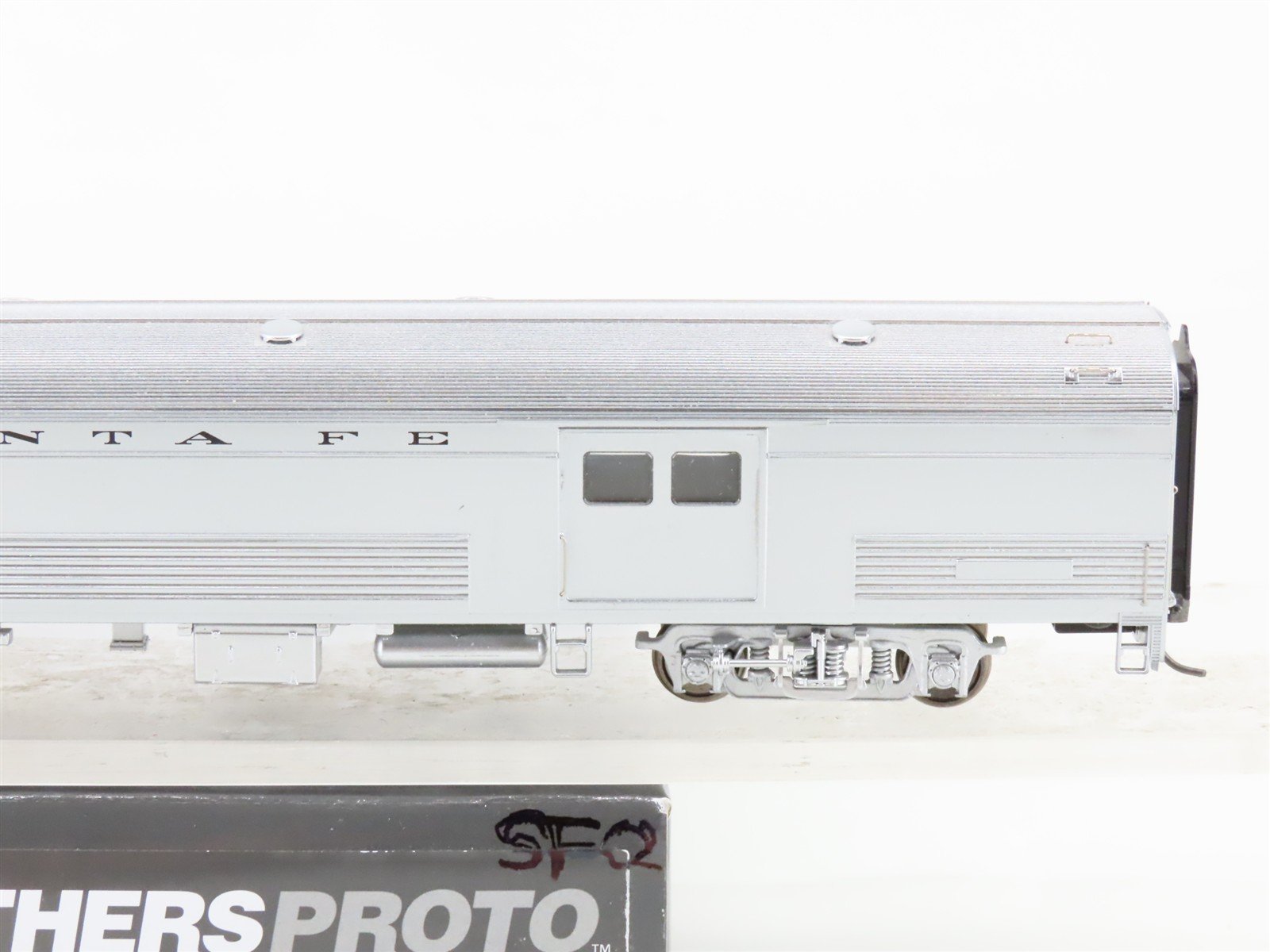 HO Scale Walthers Proto 920-13042 ATSF Santa Fe 73' Baggage Passenger Car