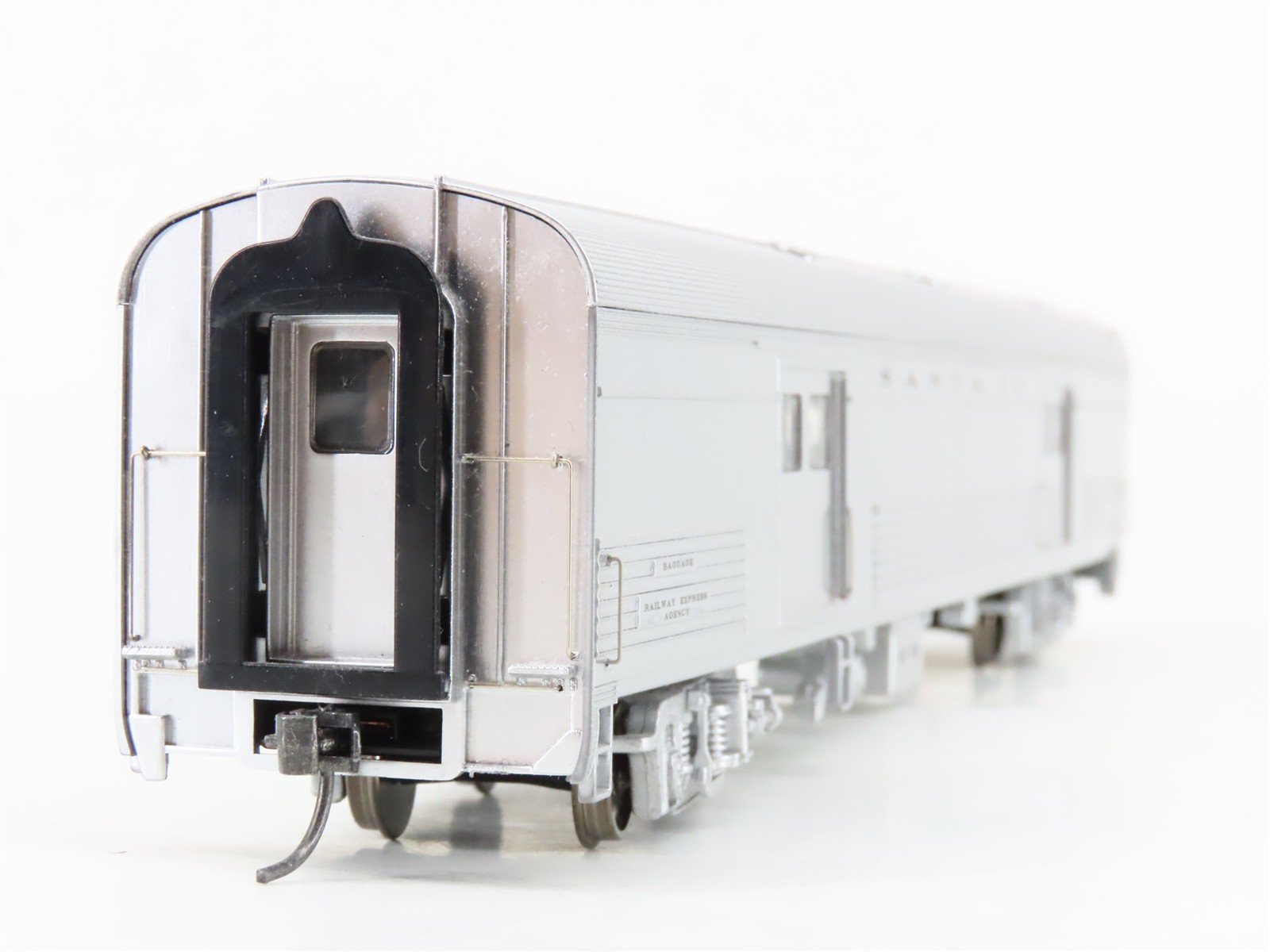 HO Scale Walthers Proto 920-13042 ATSF Santa Fe 73' Baggage Passenger Car