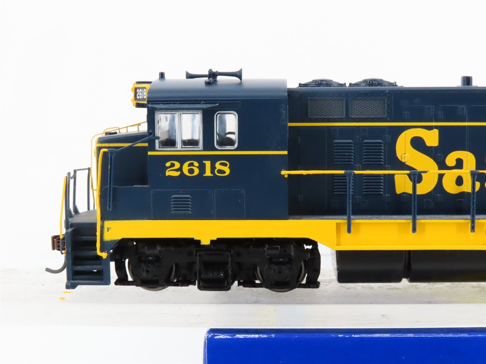 HO Scale Athearn ATH89932 ATSF Santa Fe CF7 Diesel Locomotive #2618