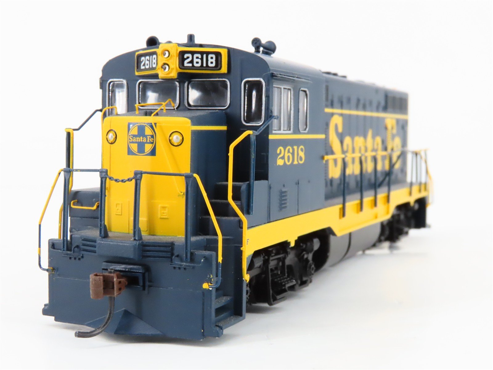 HO Scale Athearn ATH89932 ATSF Santa Fe CF7 Diesel Locomotive #2618