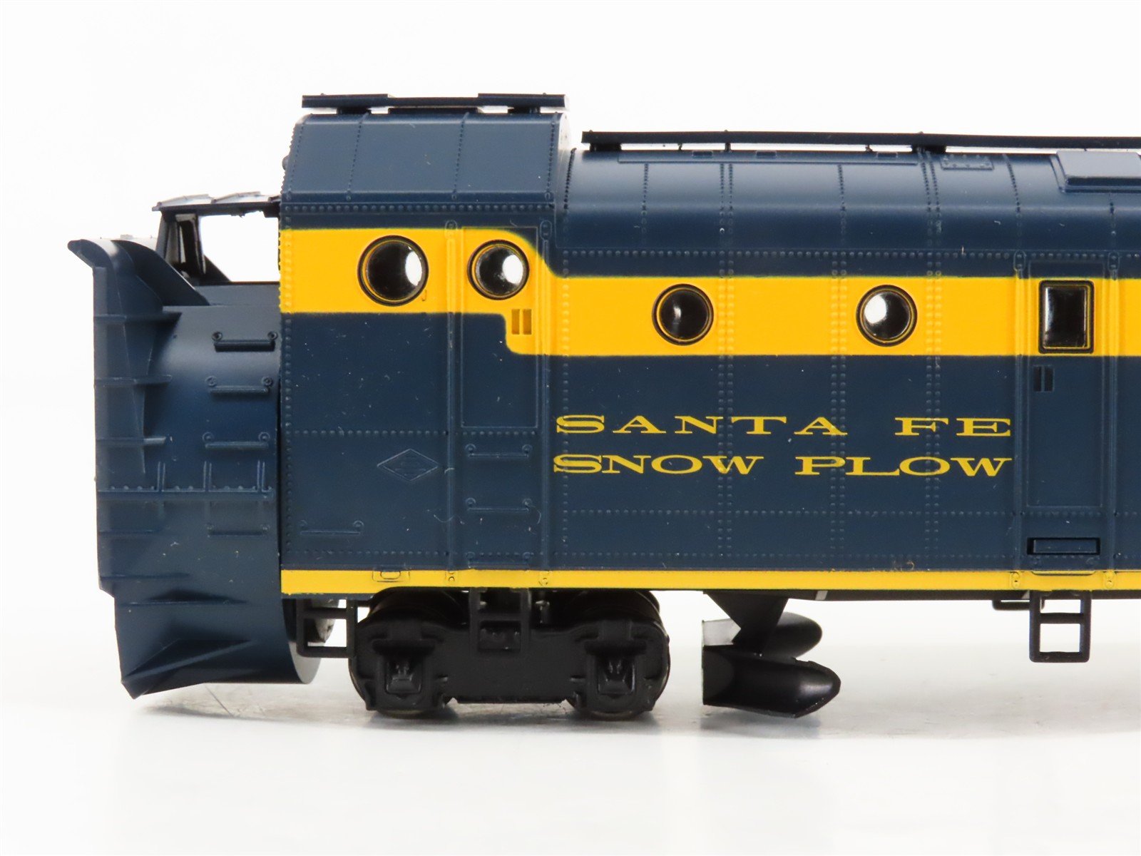 HO Scale Athearn 93823 ATSF Santa Fe Rotary Snowplow & Power Car UNPOWERED