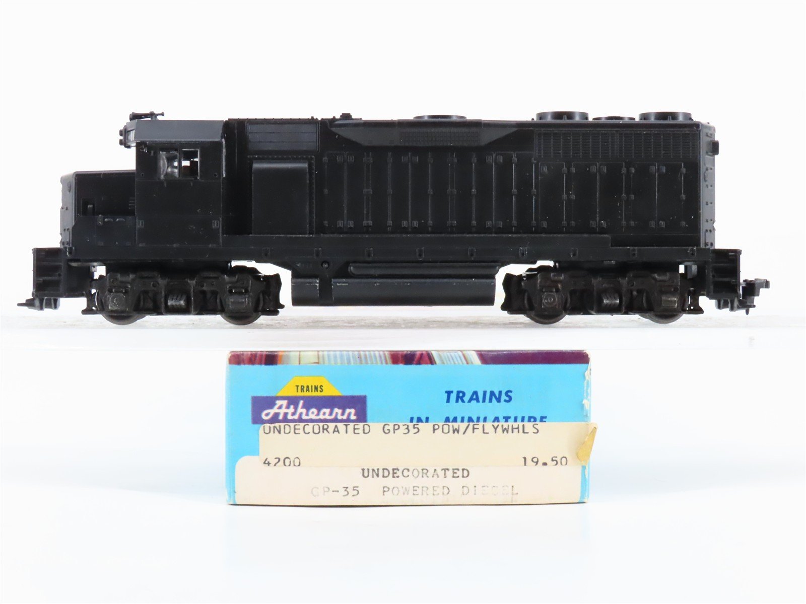 HO Scale Athearn 4700 Undecorated GP35 Diesel Locomotive