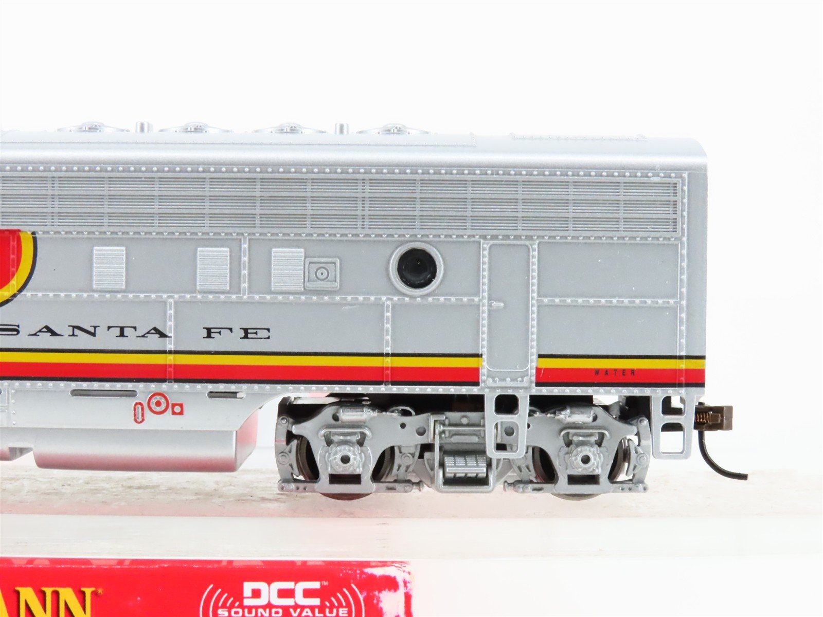 HO Scale Bachmann 64301 ATSF Santa Fe F7A Diesel Locomotive wDCC & Sound