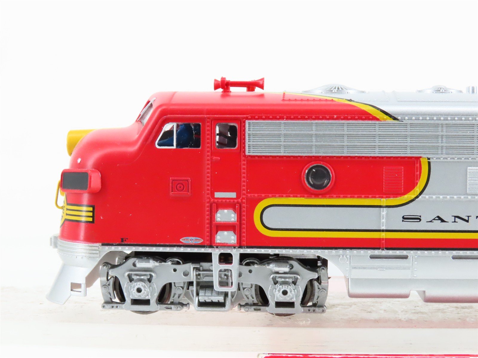 HO Scale Bachmann 64301 ATSF Santa Fe F7A Diesel Locomotive wDCC & Sound