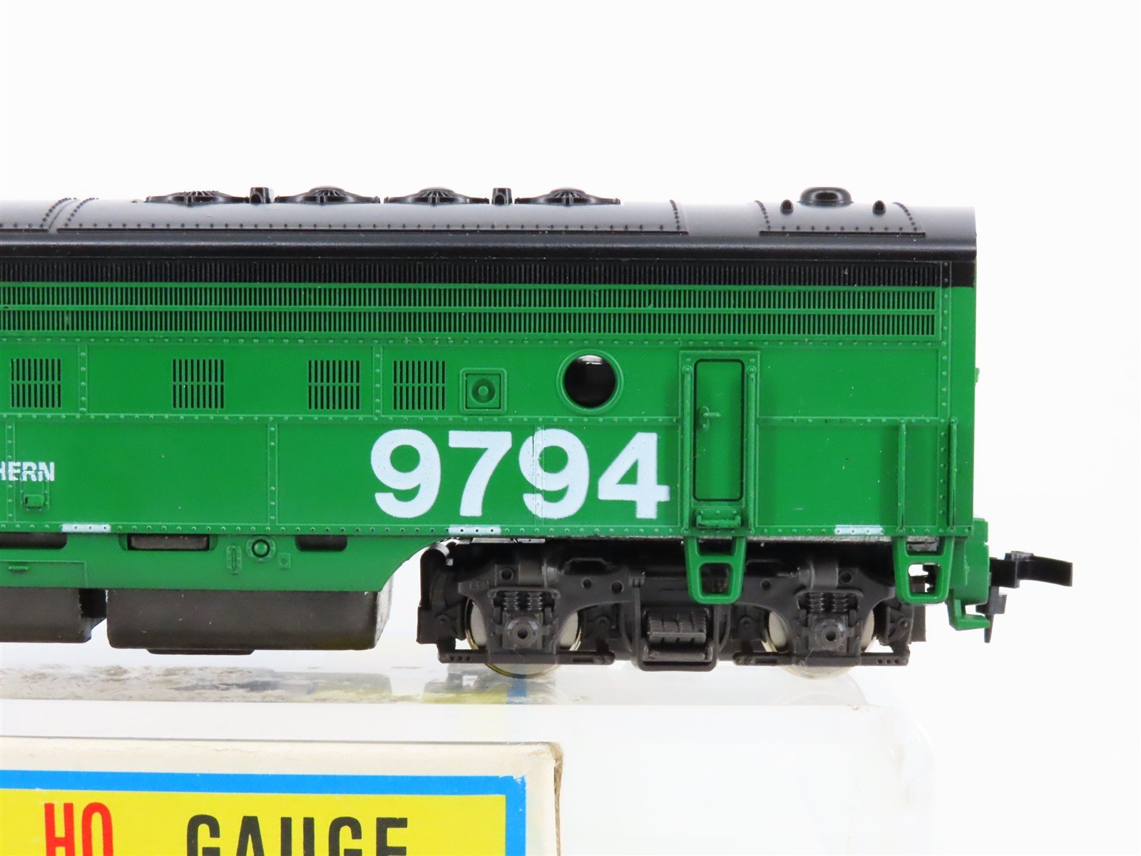 HO Scale Atlas 7049 BN Burlington Northern FP7A Diesel Locomotive #9794