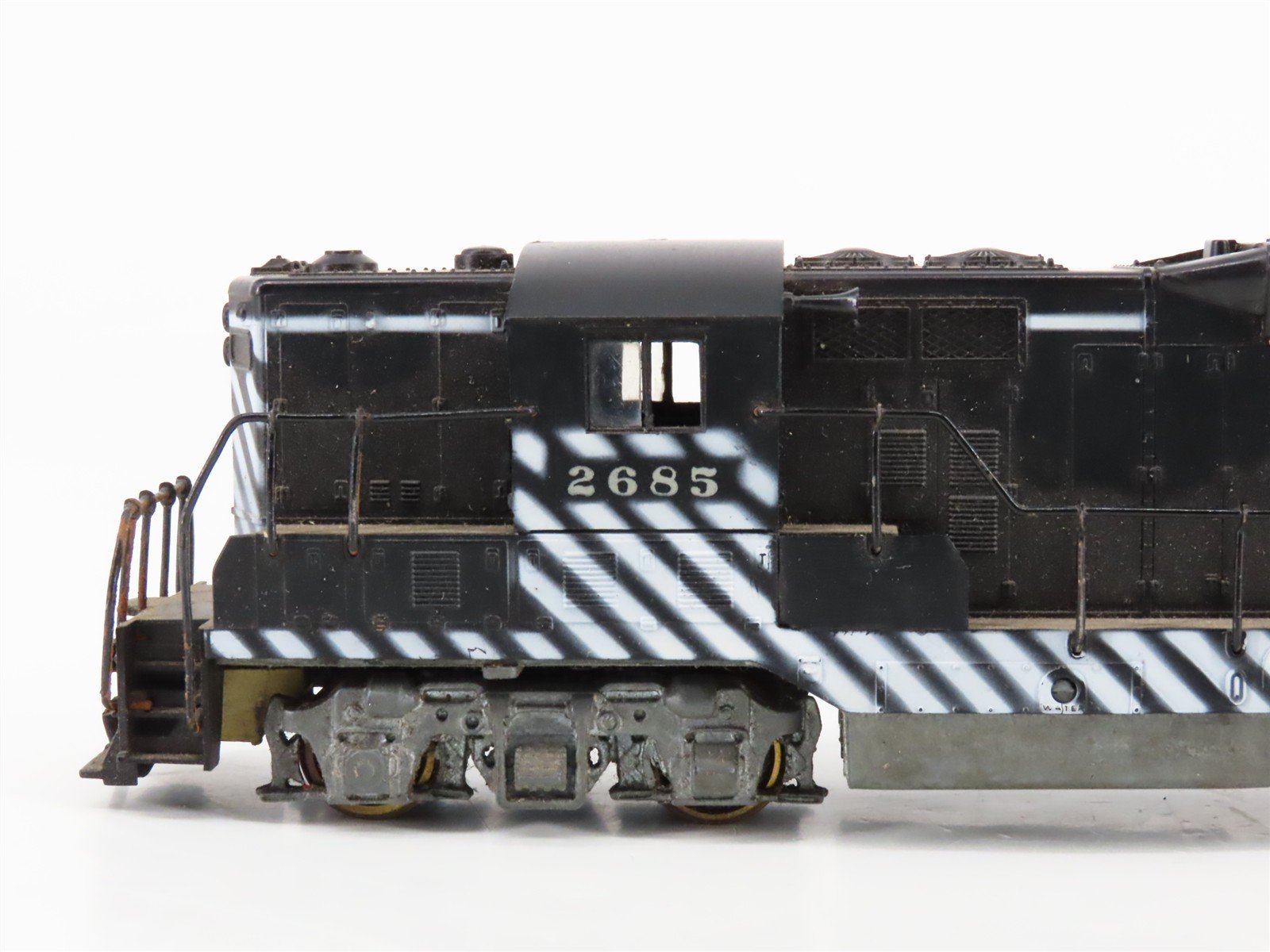 HO Scale Athearn ATSF Santa Fe GP7 Diesel Locomotive #2685 UNPOWERED