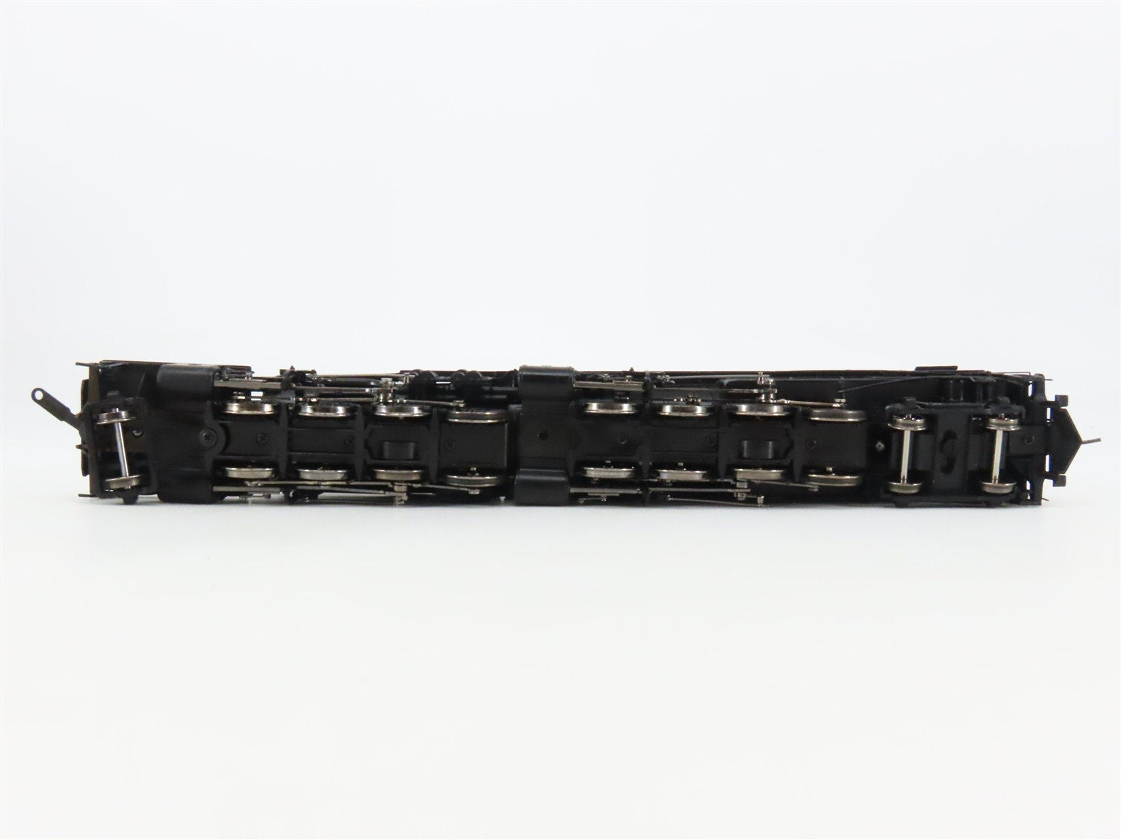 HO Scale Broadway Limited BLI 2185 SP Cab Forward 4-8-8-2 Steam #4104 wParagon2