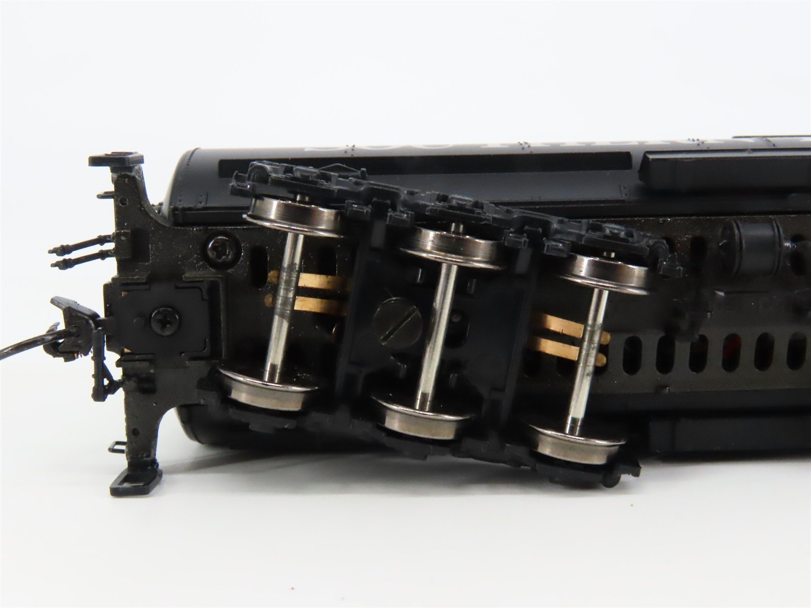 HO Scale Broadway Limited BLI 2185 SP Cab Forward 4-8-8-2 Steam #4104 wParagon2