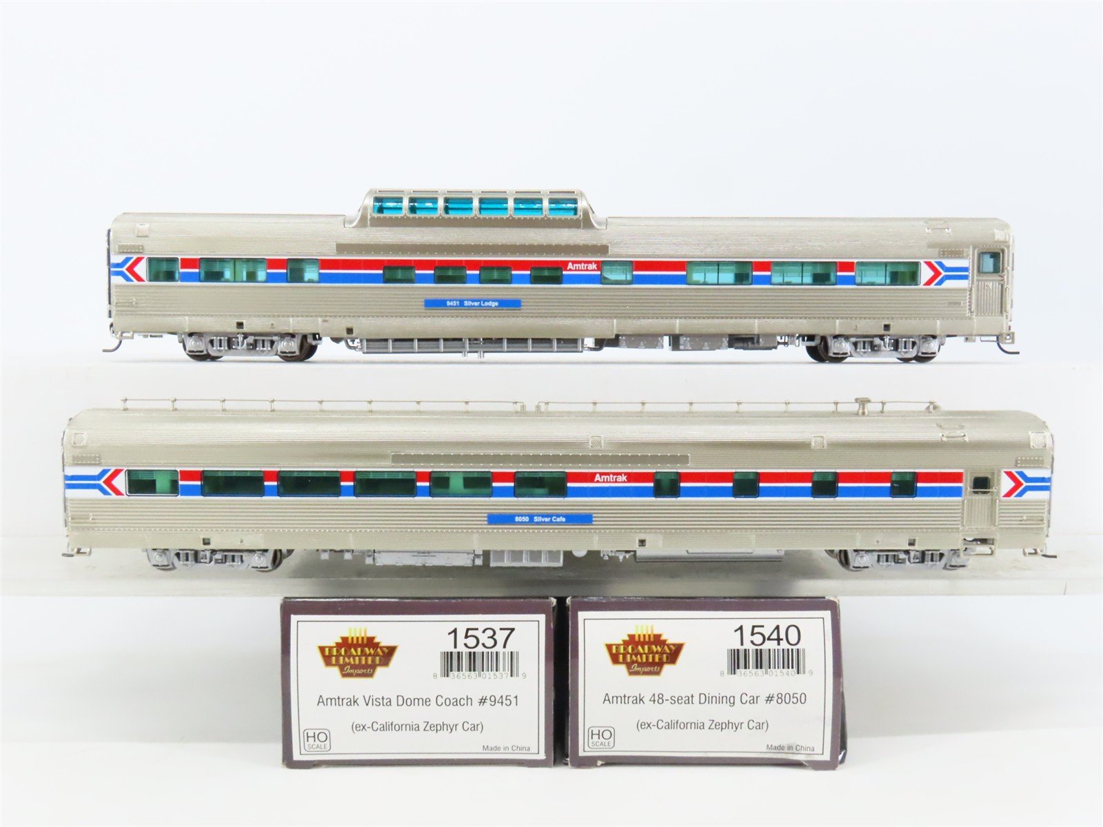 LOT of 2 HO Scale Broadway Limited Imports Amtrak Diner & Vista Dome Passengers
