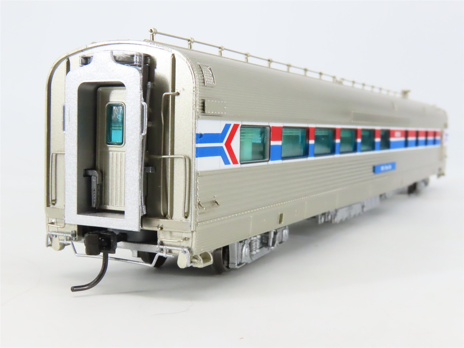 LOT of 2 HO Scale Broadway Limited Imports Amtrak Diner & Vista Dome Passengers