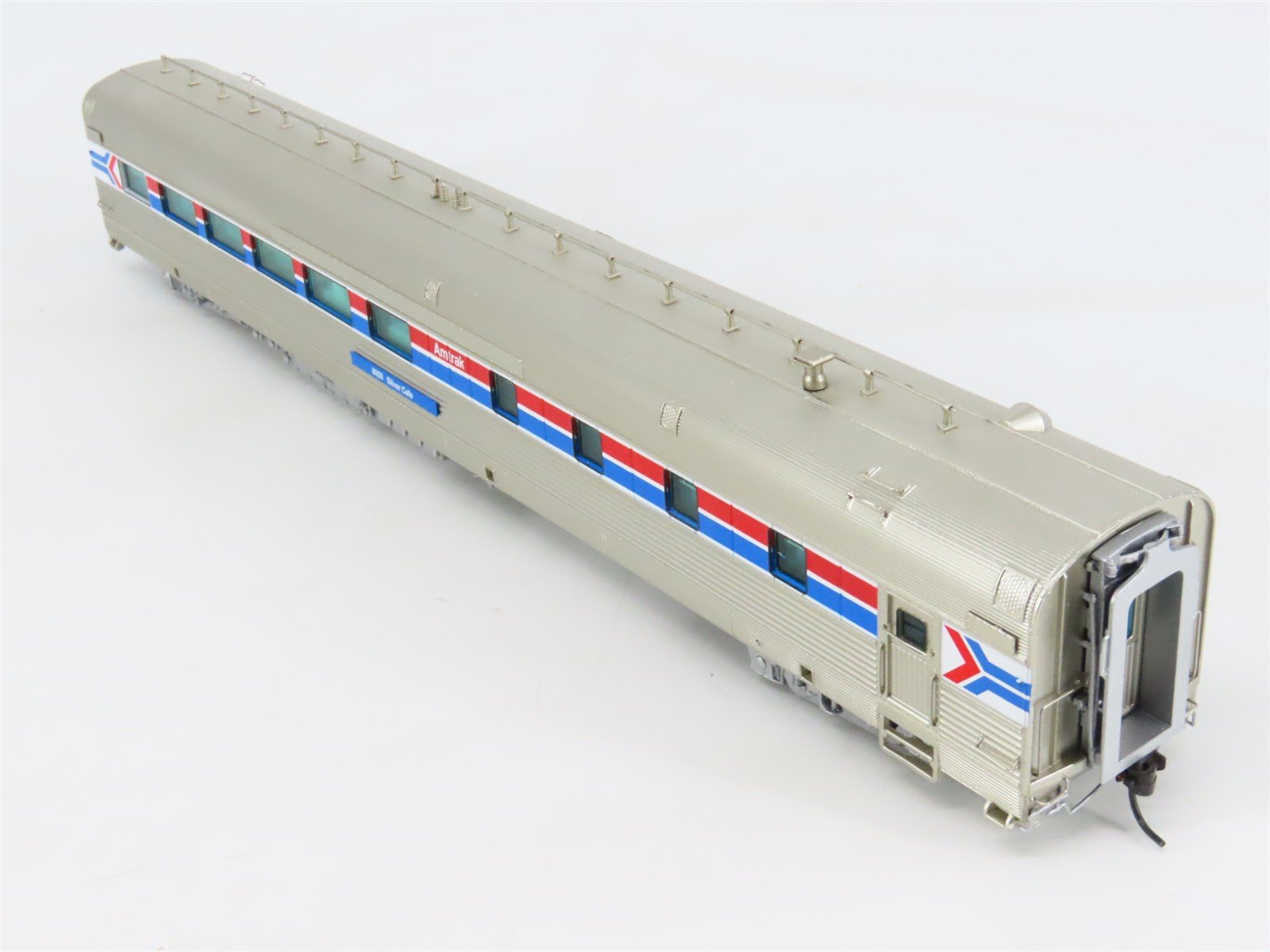 LOT of 2 HO Scale Broadway Limited Imports Amtrak Diner & Vista Dome Passengers