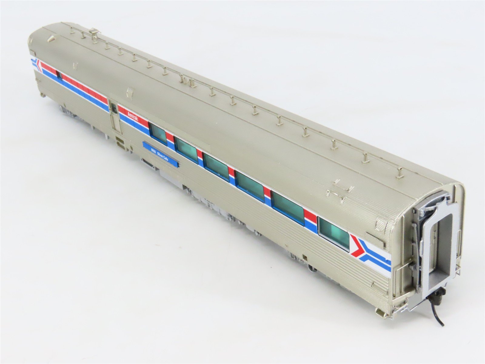 LOT of 2 HO Scale Broadway Limited Imports Amtrak Diner & Vista Dome Passengers