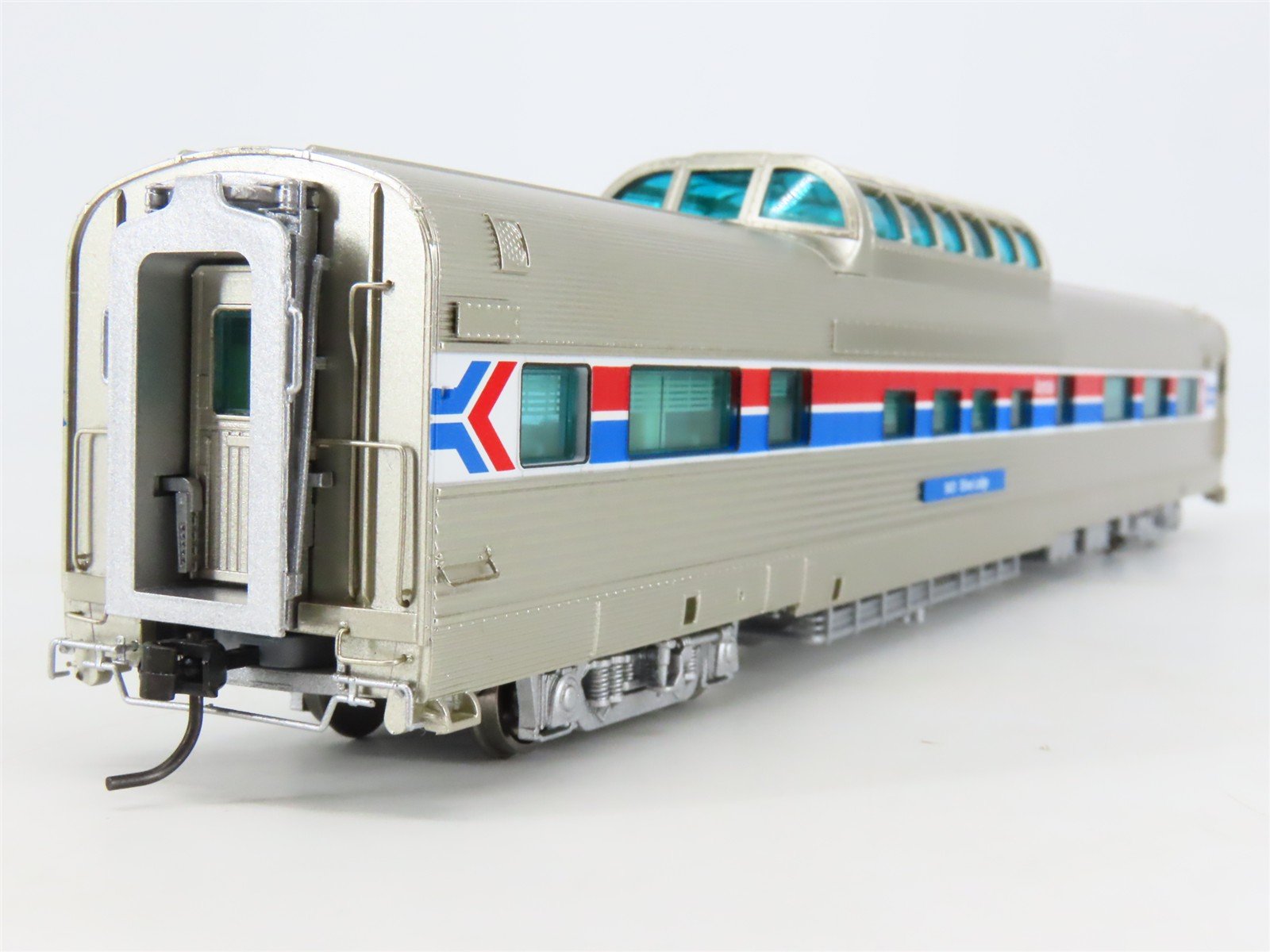 LOT of 2 HO Scale Broadway Limited Imports Amtrak Diner & Vista Dome Passengers