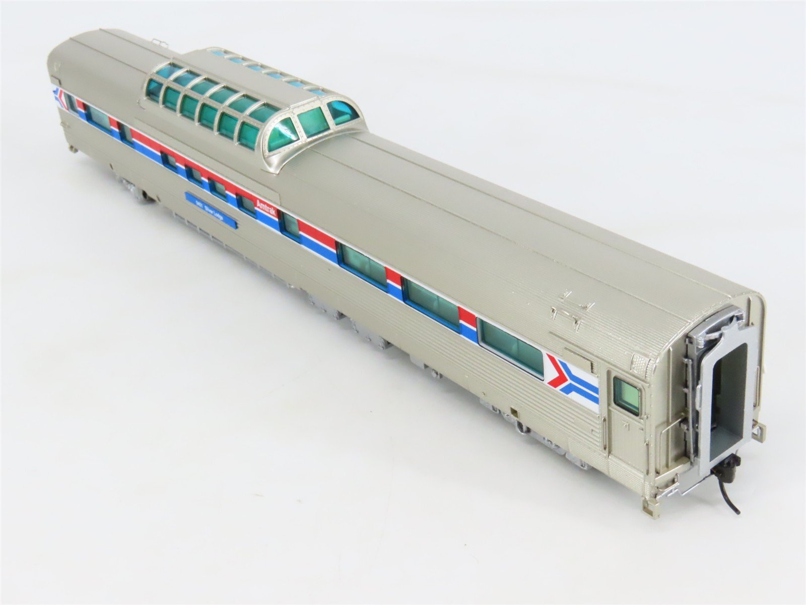 LOT of 2 HO Scale Broadway Limited Imports Amtrak Diner & Vista Dome Passengers