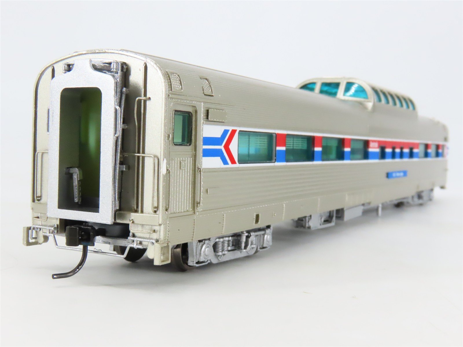 LOT of 2 HO Scale Broadway Limited Imports Amtrak Diner & Vista Dome Passengers