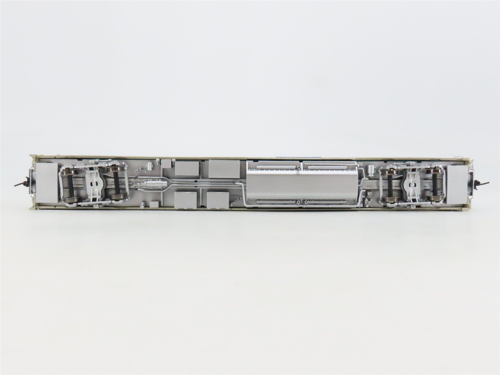 LOT of 2 HO Scale Broadway Limited Imports Amtrak Diner & Vista Dome Passengers